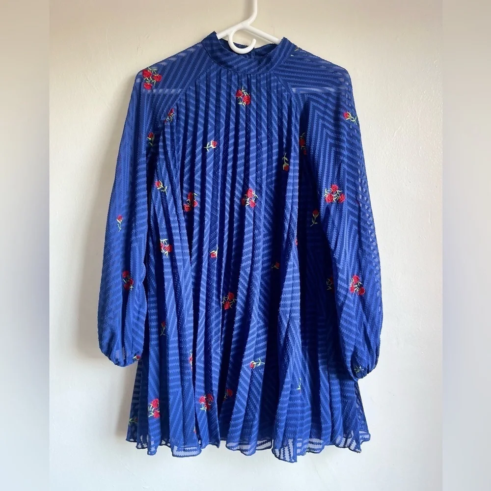 ASOS DESIGN Petite Pleated Trapeze Mini Dress Embroidered Navy US 2P - Picture 4 of 5